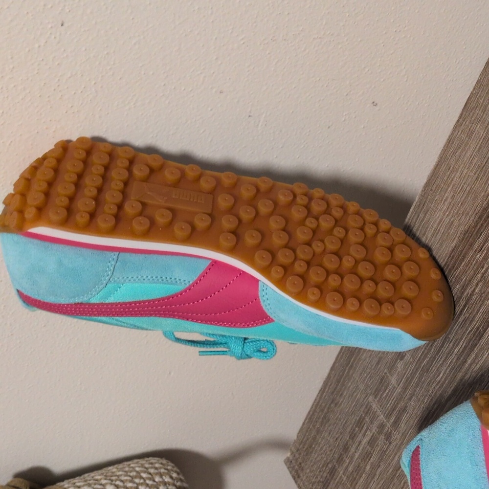 NWOB Puma Easy Rider Women's Aqua and Pink Sneakers Size 9 - Picture 8 of 9